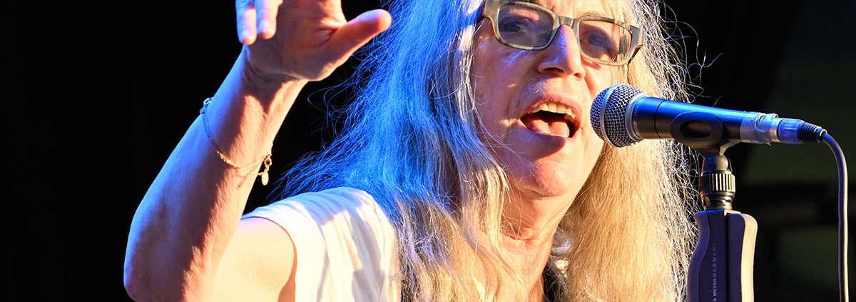 B9011884 / Patti Smith, 2023, Burg Abenberg (c) Bernd Schweinar