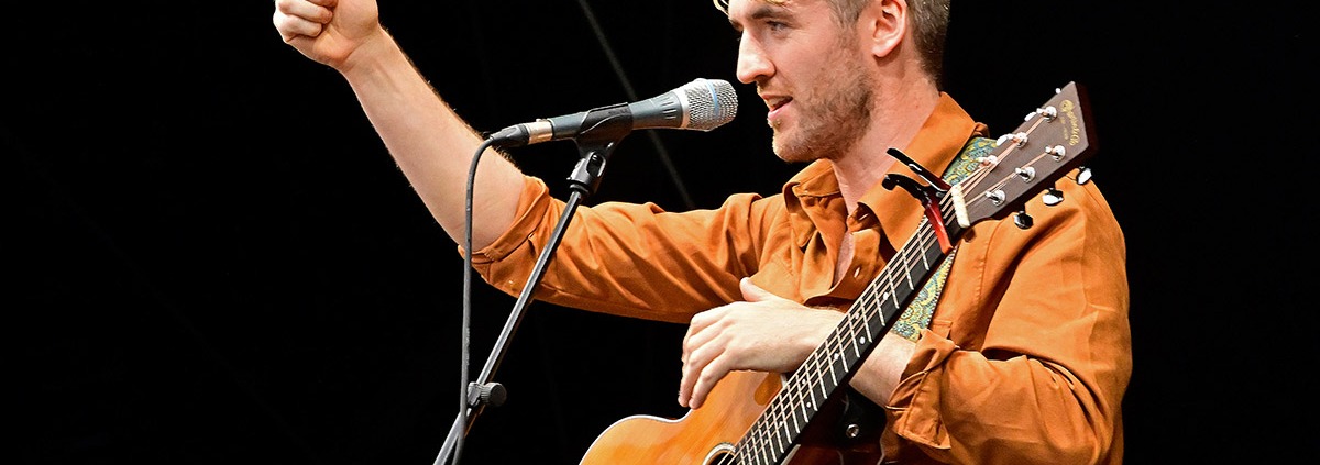 B9042360 / Colin ANDREW, 2024, Regensburg, Piazza-Festival (c) Bernd Schweinar