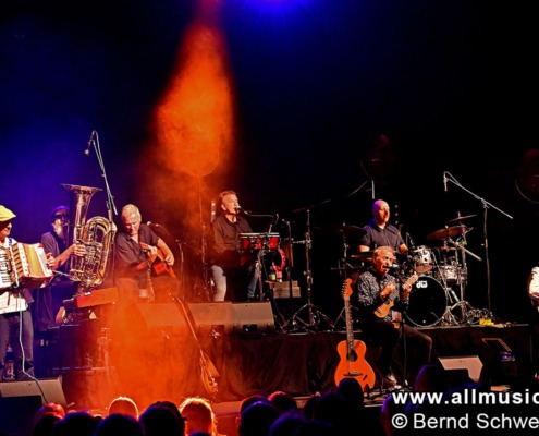 B9051168 / Spider Murphy Gang, 2024, Schwandorf, Oberpfalzhalle (c) Bernd Schweinar